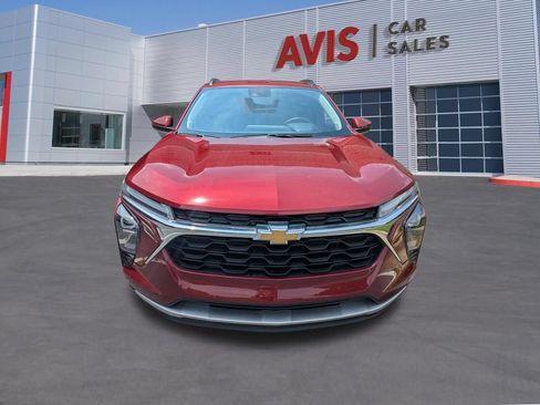 Used 2025 Chevrolet Trax LT w/ LT Convenience Package FWD image 2