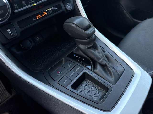 Used 2025 Toyota RAV4 XLE FWD image 20