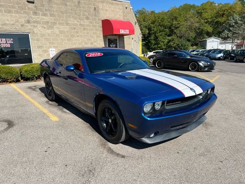 Used 2010 Dodge Challenger SE image 3