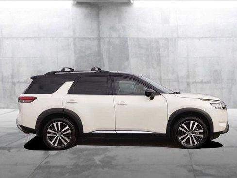 Used 2024 Nissan Pathfinder Platinum w/ Cargo Package image 5