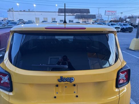 Used 2023 Jeep Renegade Latitude image 7