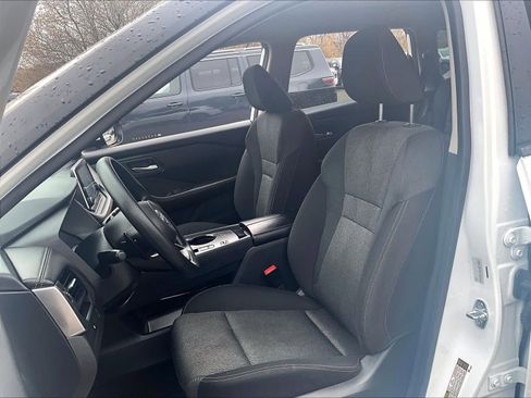 Used 2024 Nissan Rogue SV image 10