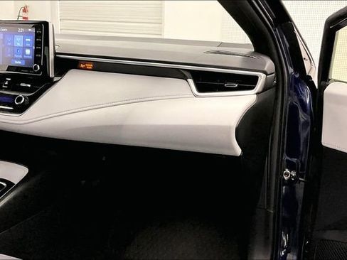 Used 2020 Toyota Corolla SE w/ SE Premium Package image 19