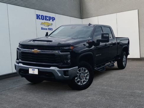 Used 2024 Chevrolet Silverado 2500 LT w/ Convenience Package AWD/4WD image 1