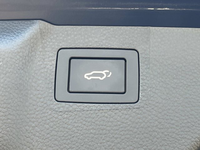 Used 2017 Hyundai Santa Fe SE w/ SE Premium Package 02 AWD/4WD image 13
