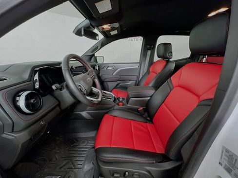 Used 2024 Chevrolet Colorado Z71 w/ LPO, Dark Essentials Package image 9