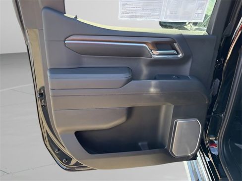 Used 2023 Chevrolet Silverado 1500 High Country w/ Technology Package image 17