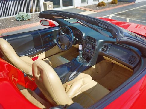 Used 2002 Chevrolet Corvette Coupe RWD image 17