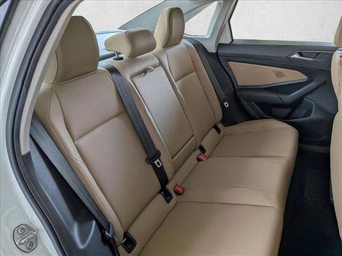 Used 2019 Volkswagen Jetta SEL w/ Cold Weather Package FWD image 18