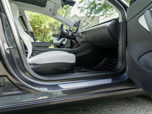 Used 2018 Tesla Model 3 Long Range AWD/4WD image 32