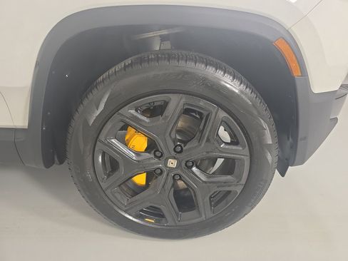 Used 2024 Rivian R1S Adventure image 11