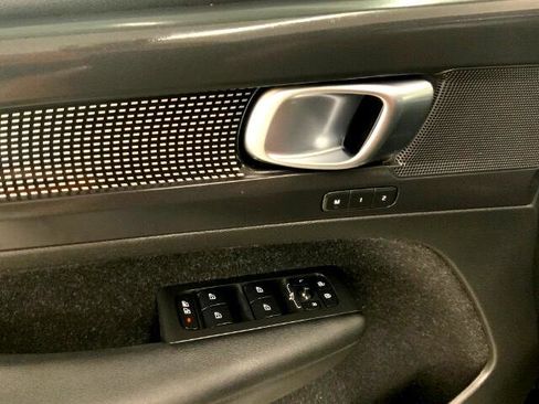 Used 2020 Volvo XC40 T5 R-Design image 25