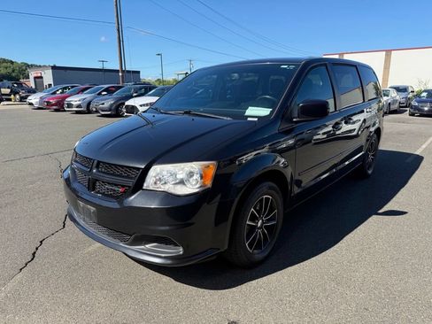 Used 2015 Dodge Grand Caravan SE FWD image 3