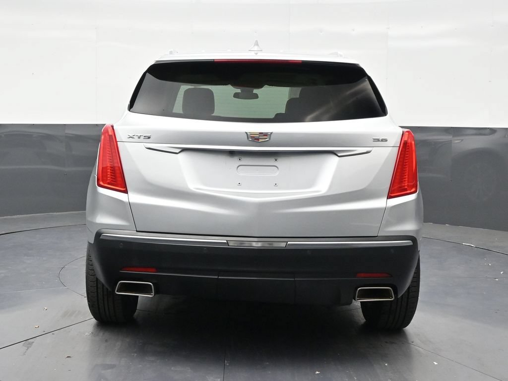 Used 2017 Cadillac XT5 Luxury w/ Driver Awareness Package FWD image 4