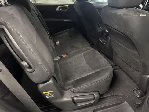 Used 2014 Nissan Pathfinder SV w/ Trailer Tow Package FWD image 16