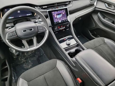 Certified 2025 Jeep Grand Cherokee L Laredo AWD/4WD image 39