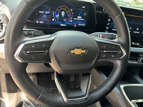 Used 2025 Chevrolet Equinox LT FWD image 28