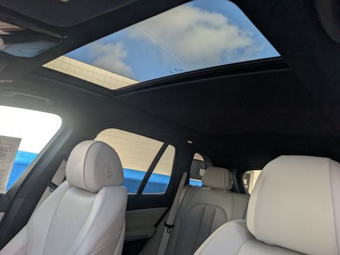 Used 2020 BMW X5 sDrive40i w/ Premium Package RWD image 18