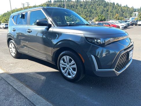 Used 2024 Kia Soul LX FWD image 3