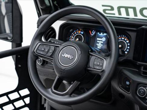 Used 2025 Jeep Gladiator Sport image 44