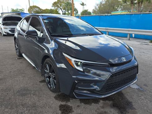 Used 2025 Toyota Corolla SE image 2