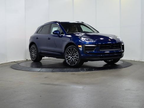 Certified 2025 Porsche Macan image 9