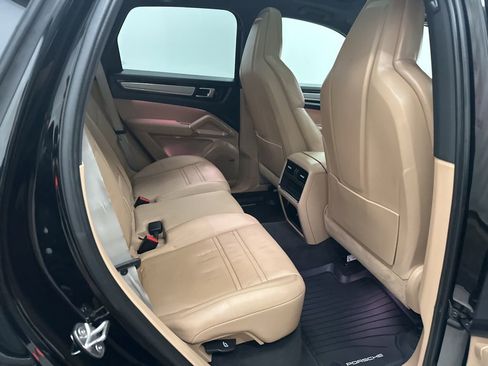 Used 2023 Porsche Cayenne image 24