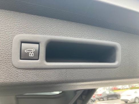 Used 2025 Toyota Sienna XLE w/ XLE Plus Package image 11