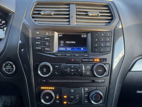 Used 2017 Ford Explorer XLT image 13