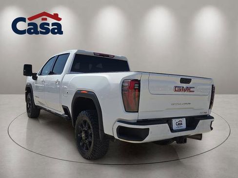 Used 2024 GMC Sierra 2500 AT4 AWD/4WD image 2