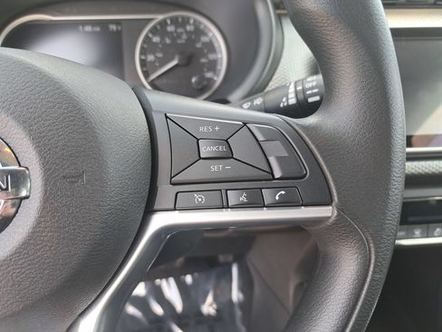 Used 2019 Nissan Kicks SV FWD image 18