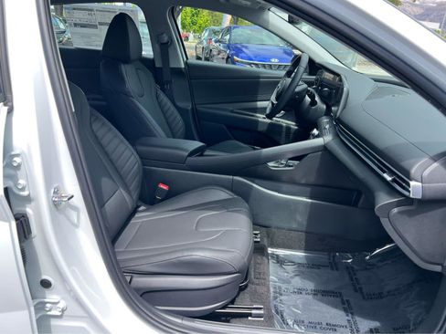 New 2026 Hyundai Elantra Limited FWD image 17