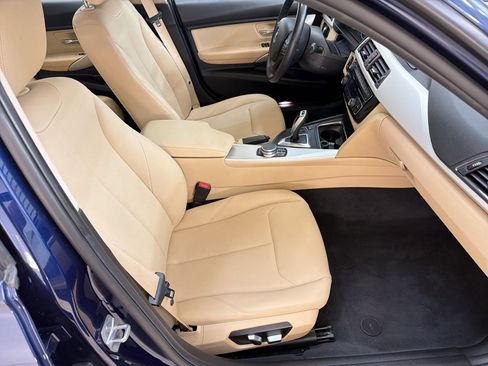 Used 2018 BMW 320i xDrive Sedan w/ Convenience Package AWD/4WD image 30