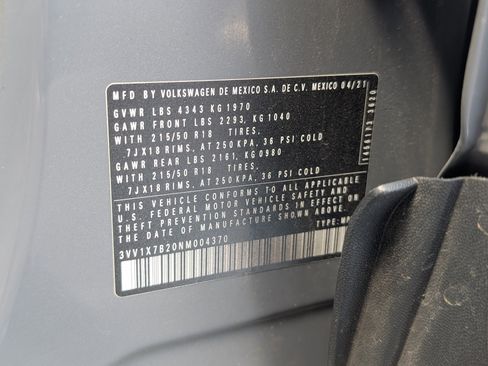 Used 2022 Volkswagen Taos SEL w/ Panoramic Sunroof Package FWD image 39