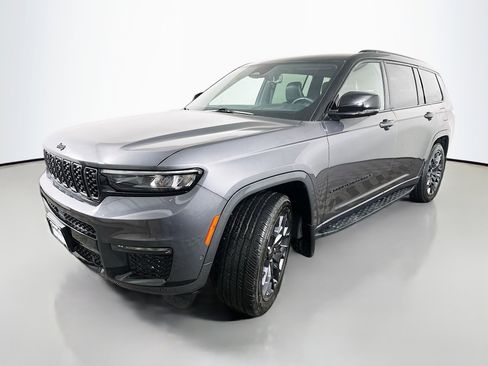 Used 2023 Jeep Grand Cherokee L Summit w/ Advanced Protech Group IV image 3