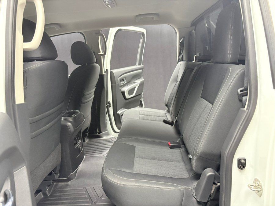 Used 2018 Nissan Titan XD 4x4 Crew Cab SV w/ SV Convenience Package image 29