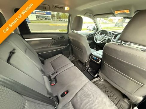 Used 2017 Toyota Highlander LE AWD/4WD image 24