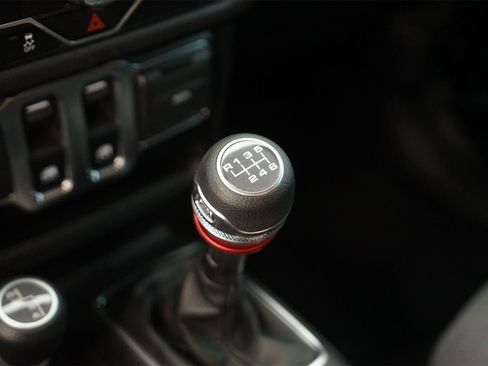Used 2025 Jeep Wrangler Sport AWD/4WD image 25