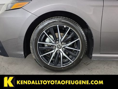 Used 2022 Toyota Camry SE FWD image 9
