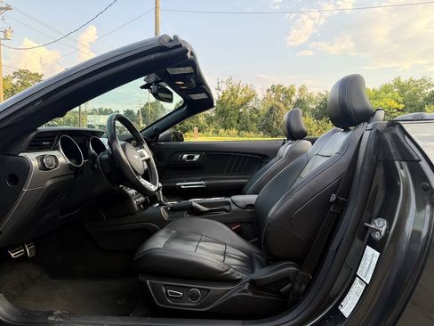 Used 2018 Ford Mustang Premium RWD image 32