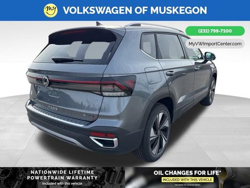 New 2026 Volkswagen Taos SE image 7