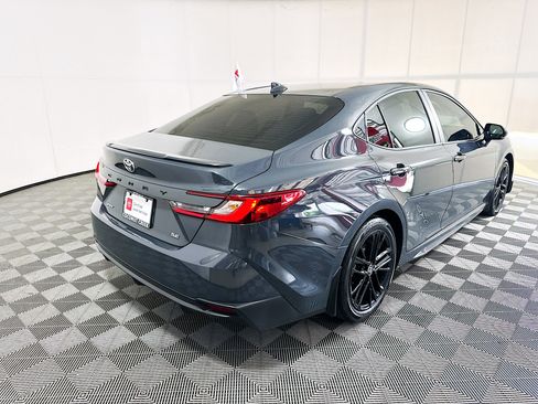 Certified 2025 Toyota Camry SE FWD image 3