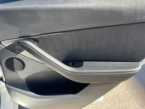 Used 2020 Tesla Model Y Performance image 31