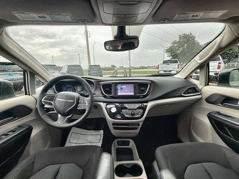 Used 2023 Chrysler Voyager LX FWD image 19