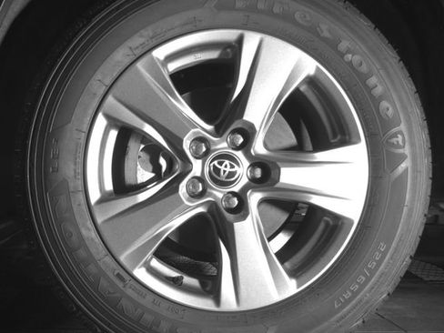Used 2025 Toyota RAV4 XLE AWD/4WD image 9