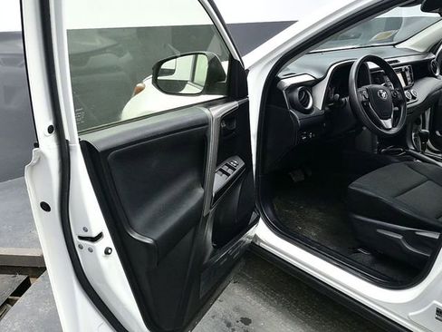 Used 2018 Toyota RAV4 LE image 16