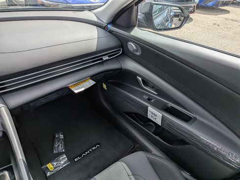 New 2026 Hyundai Elantra SE image 17