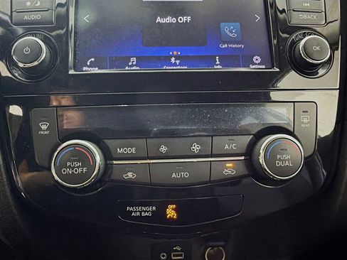 Certified 2018 Nissan Rogue SV image 13