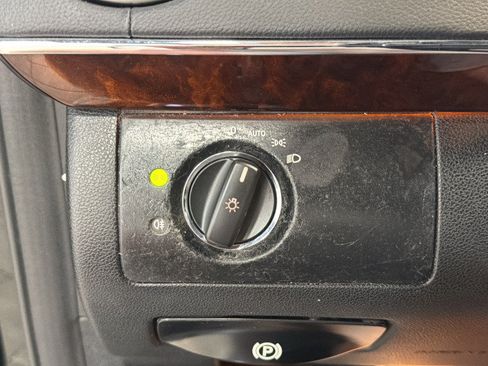 Used 2011 Mercedes-Benz GL 550 4MATIC image 21