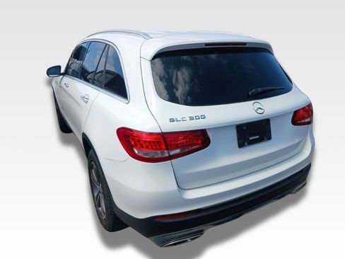 Used 2017 Mercedes-Benz GLC 300 image 3